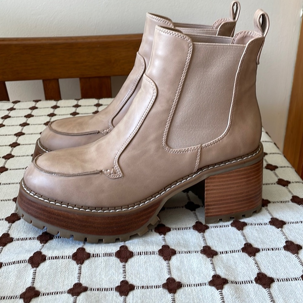 MIA Easton Desert Bootie in Size 8.5